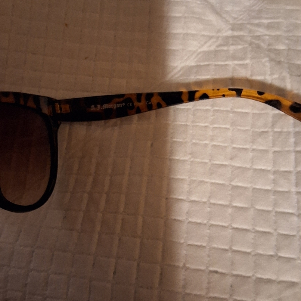 AJ. Morgan Tortoise Shell cat eye sunglasses NWT - Picture 4 of 9